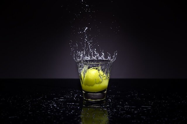 7 Reason Why You Should Wake Up To Lemon Water (Video)